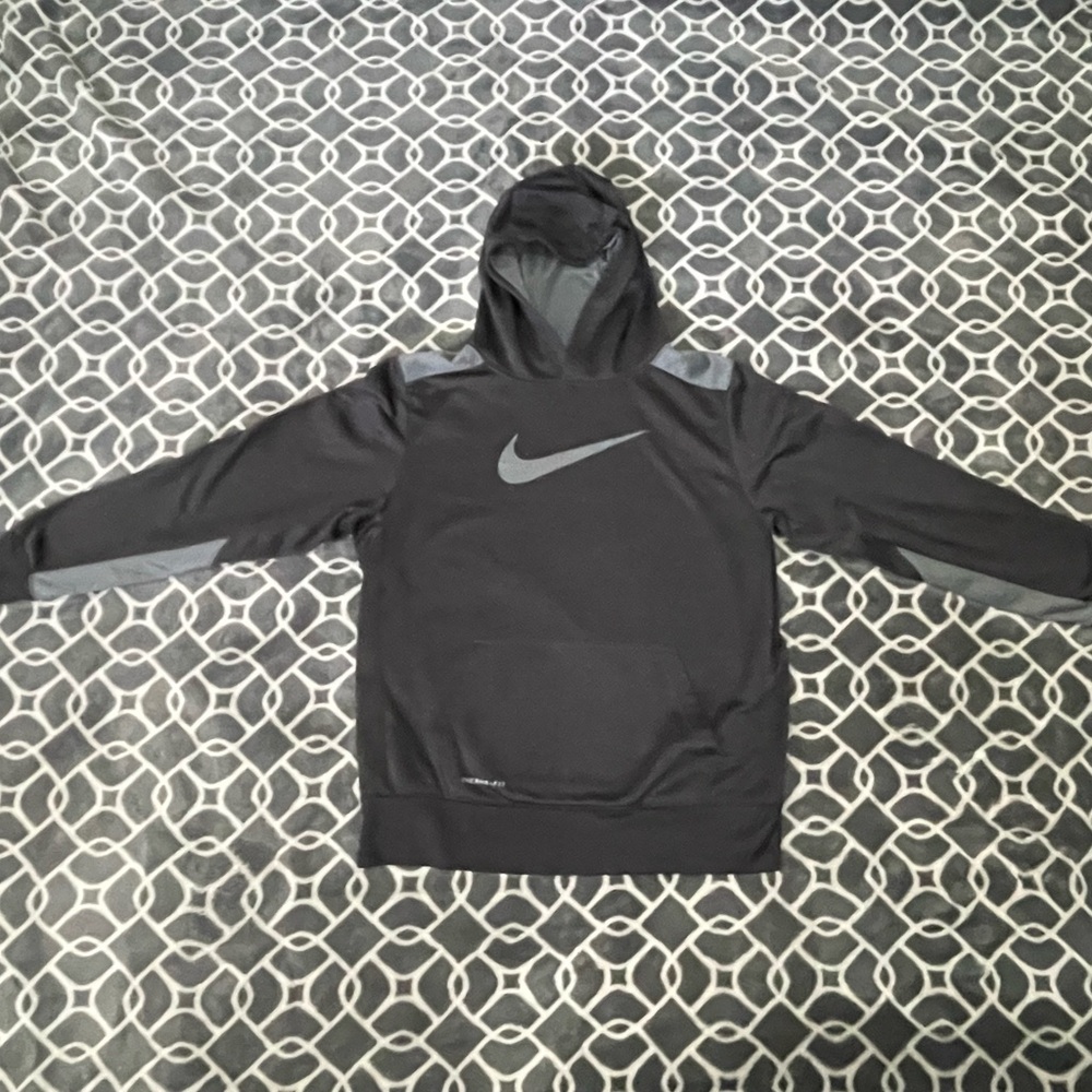 Nike Therma-Fit Hoodie ! Size Kids XL !